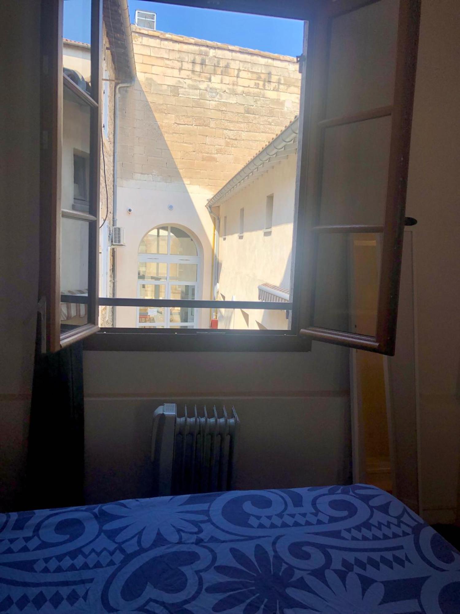 Calme Et Idealement Place Авиньон Екстериор снимка