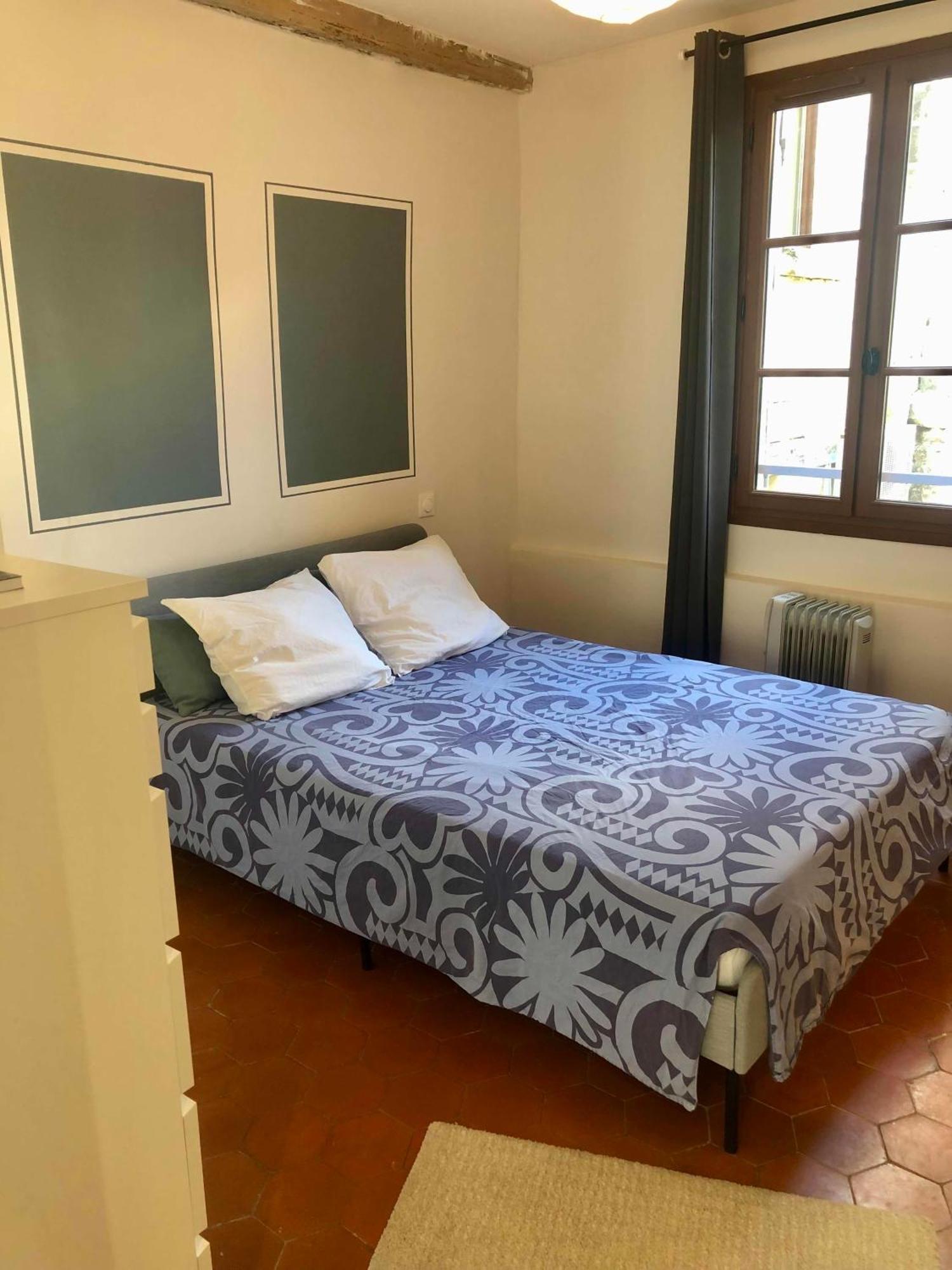Calme Et Idealement Place Авиньон Екстериор снимка
